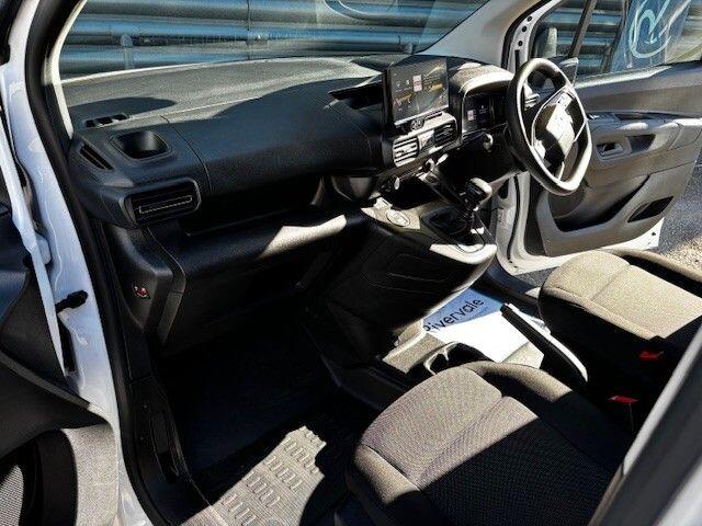 Vauxhall Combo image 14